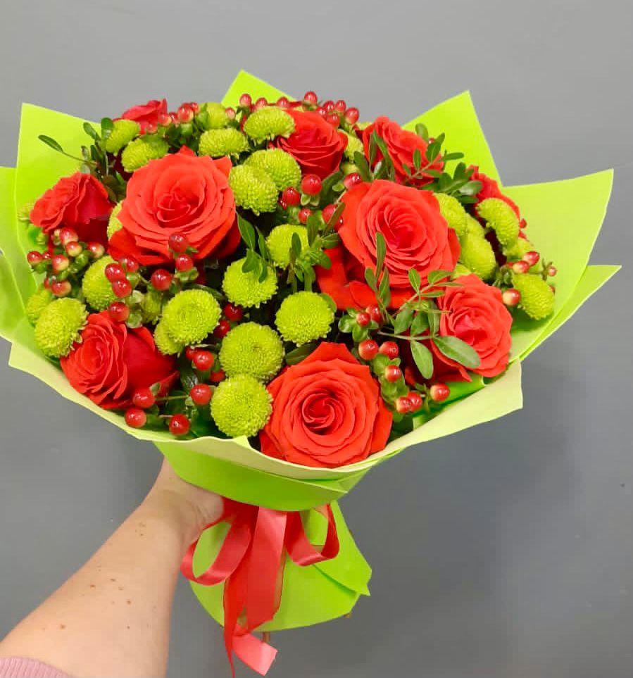 Букет цветов из: Хризантемы и Розы в Поселок совхоза Раменский