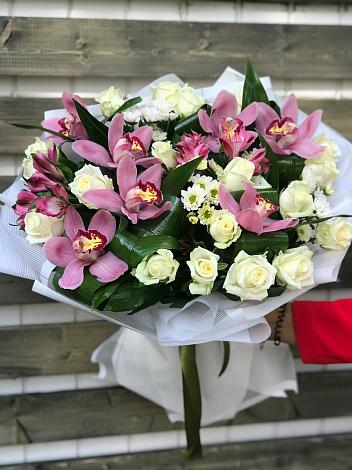 Букет цветов из: Розы и Хризантемы в Поселок совхоза Раменский