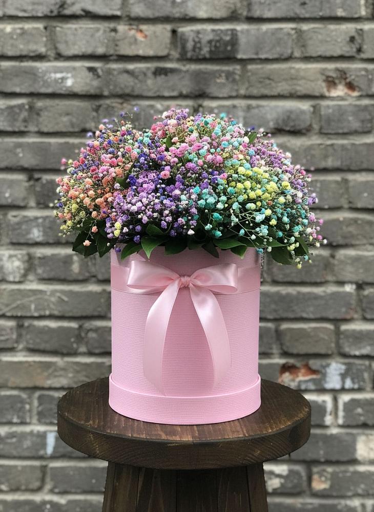 Цветочная композиция из Гипсофила и Розы в шляпной коробке в Поселок совхоза Раменский