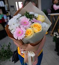 Букет цветов из:  Герберы, Розы и Хризантемы в Поселок совхоза Раменский