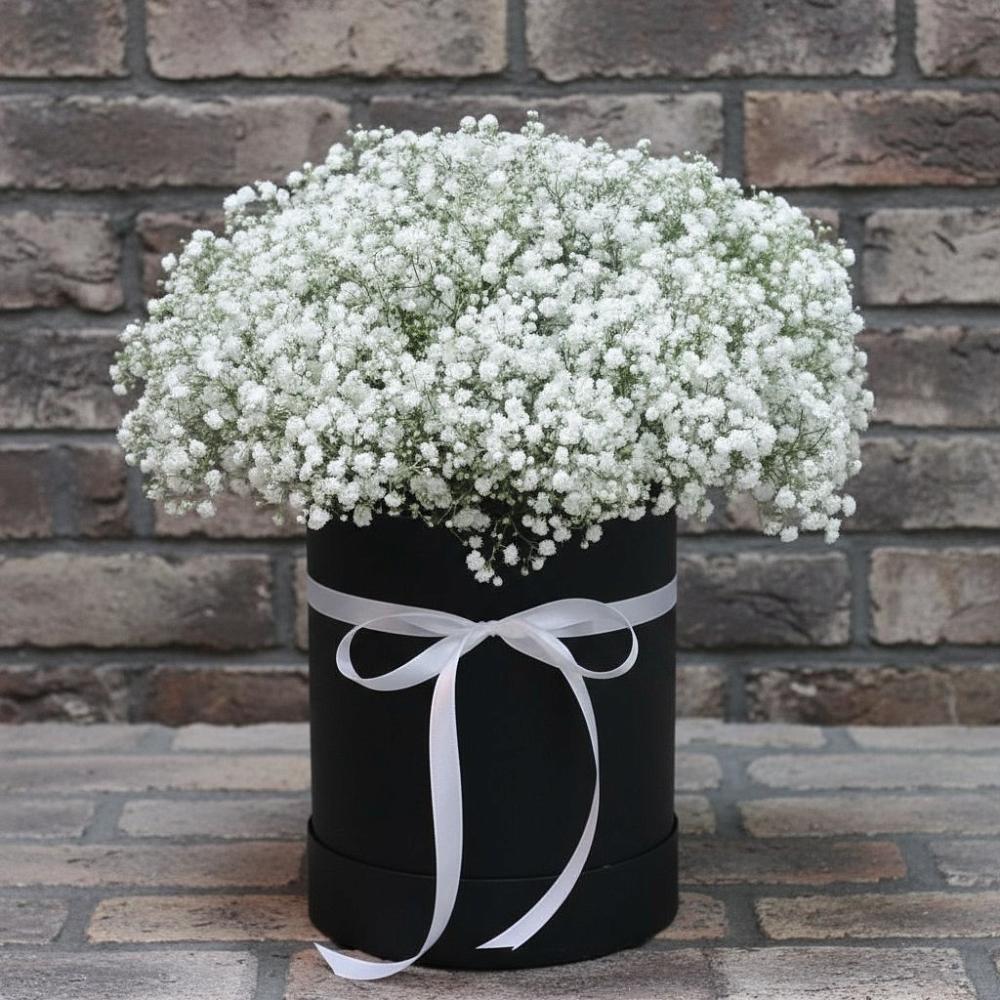 Цветочная композиция из Гипсофила в шляпной коробке в Поселок совхоза Раменский