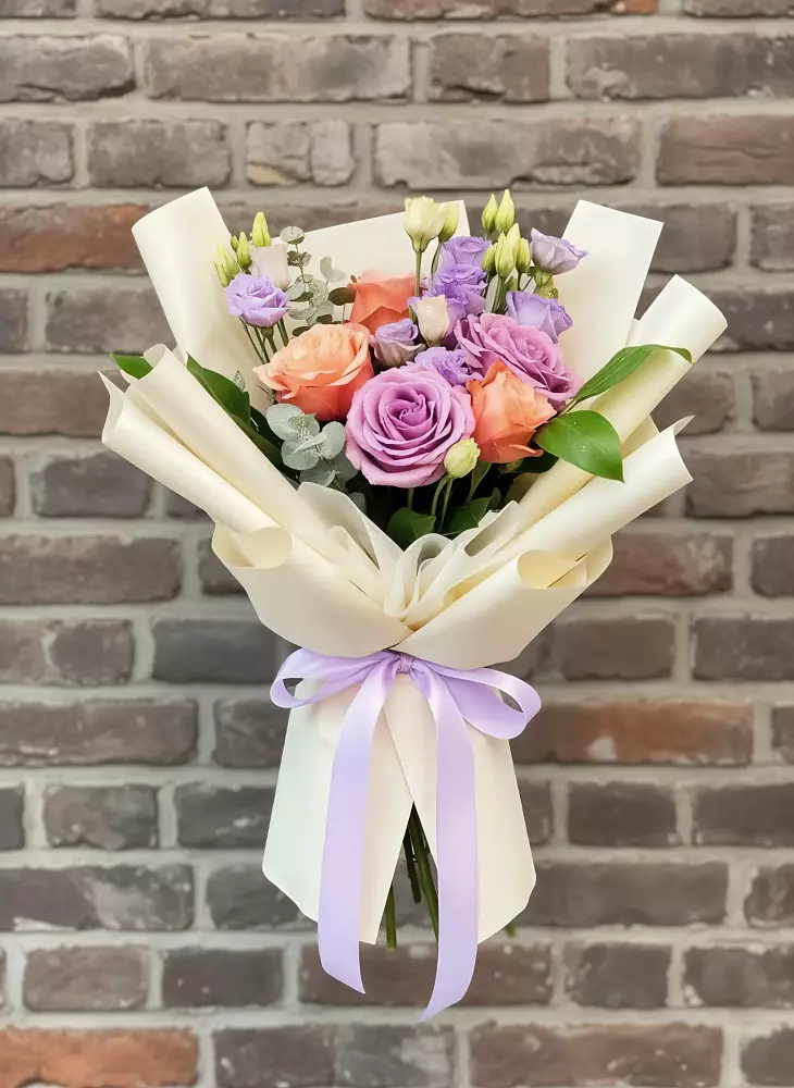 Букет цветов из: Лизиантусы и Розы в Поселок совхоза Раменский