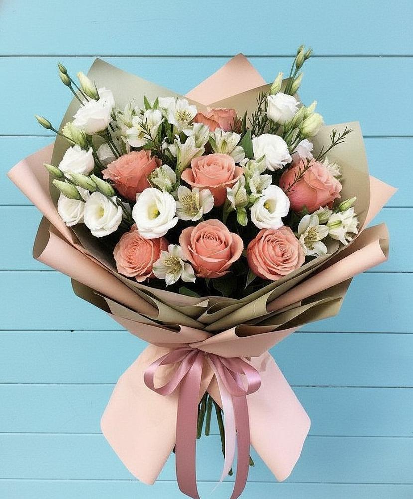 Букет цветов из: Розы, Альстромерии и Лизиантусы в Поселок совхоза Раменский