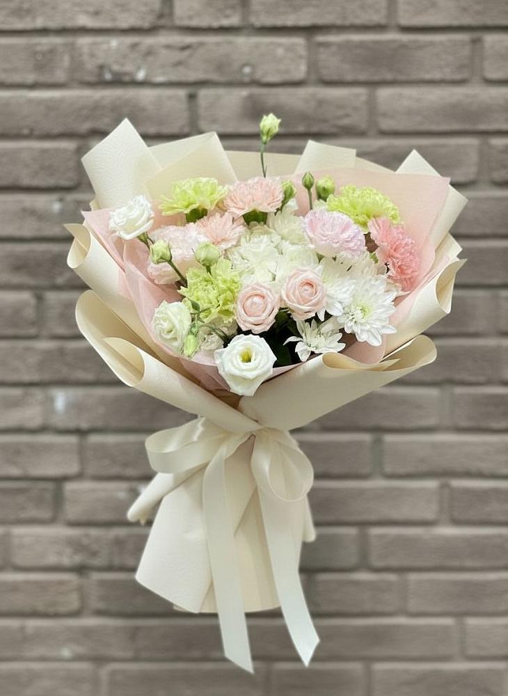 Букет цветов из: Гвоздики, Розы, Лизиантусы и Хризантемы в Поселок совхоза Раменский