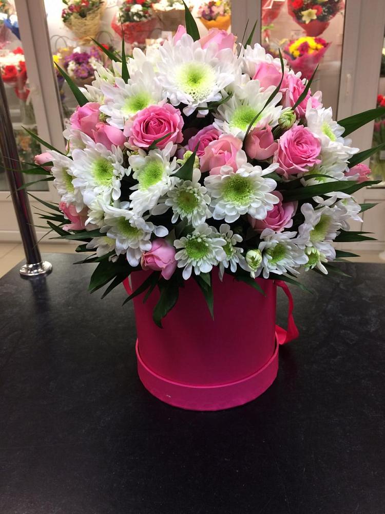 Цветочная композиция из Розы и Хризантемы в шляпной коробке в Поселок совхоза Раменский