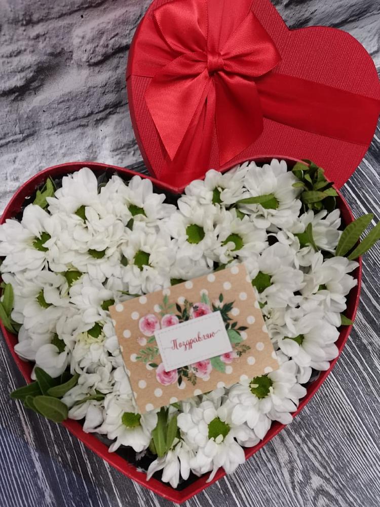 Цветочная композиция из Хризантемы в виде сердца в Поселок совхоза Раменский