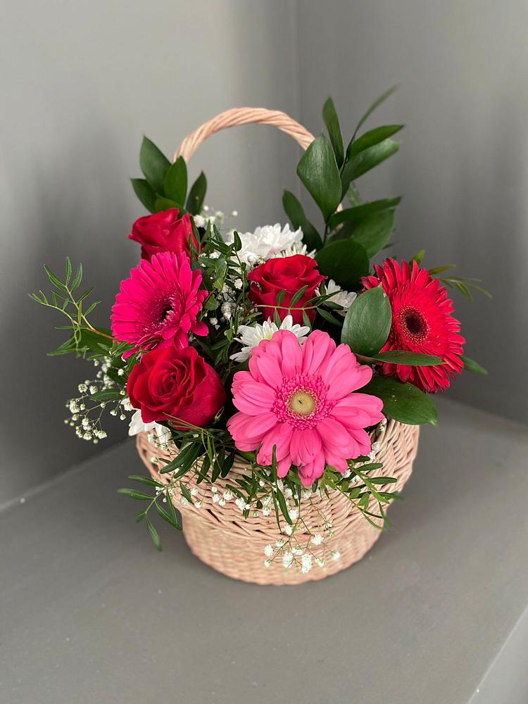 Цветочная композиция из Розы, Хризантемы и Герберы в корзине в Поселок совхоза Раменский